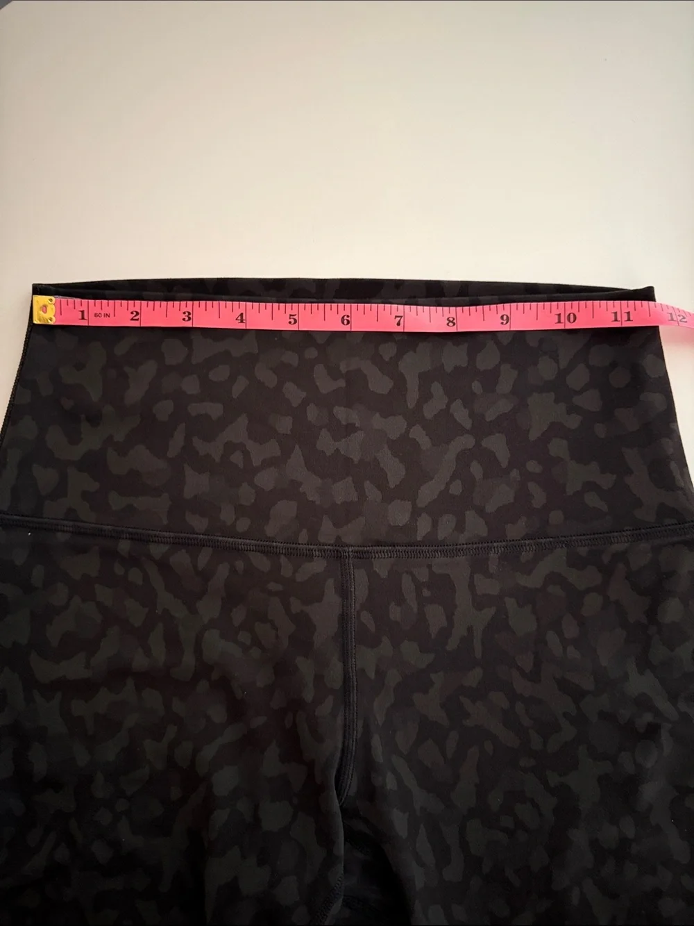 Lululemon Align High-Waist Black/Gray leopard/Camo Print Leggings Sz 6 - Picture 9 of 12